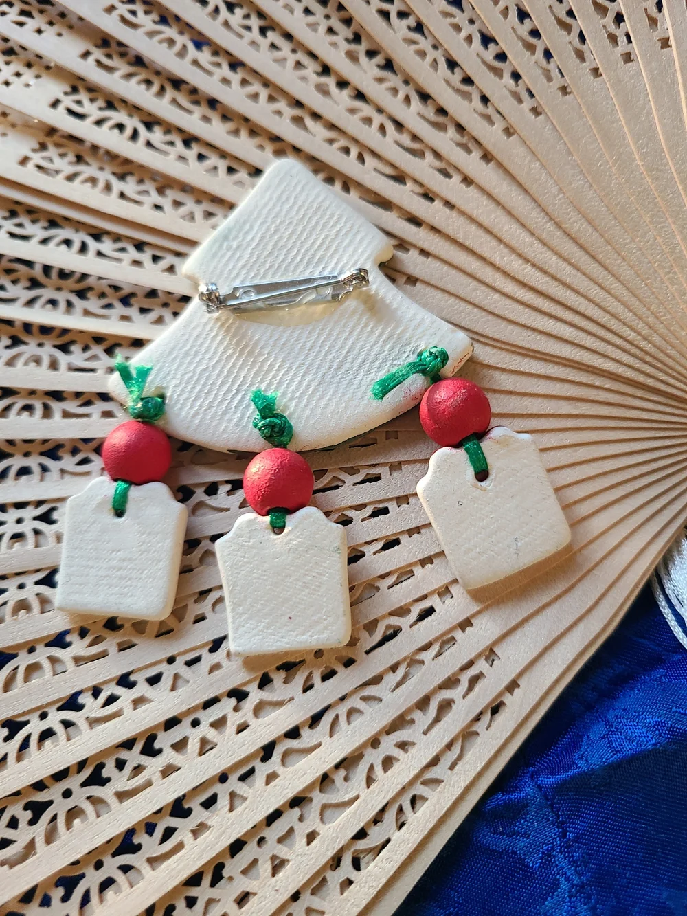 Hand Crafted Green Christmas Tree Brooch with Red Hearts and Multicolor Gifts